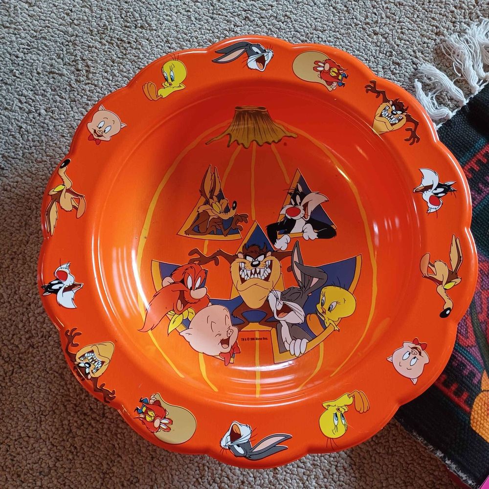 1996 Looney Tunes Halloween Trick or Treat Bowl